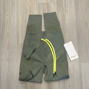 NWT Lululemon Cargo Hiking Tight 25”